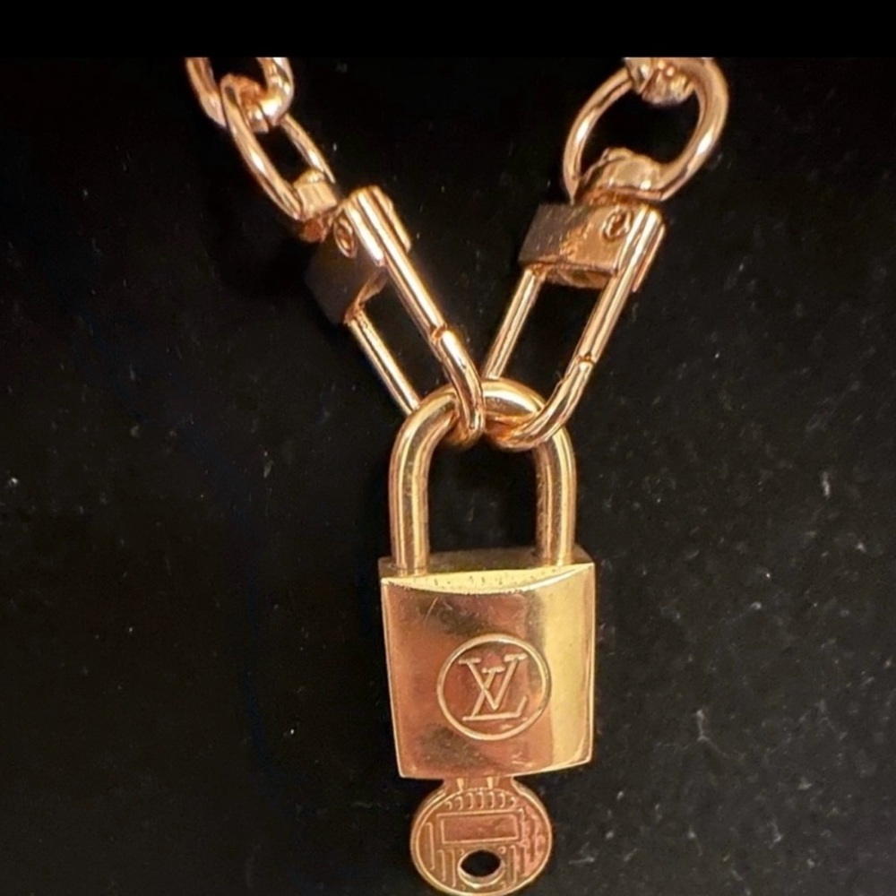 Rare Louis Vuitton lock and key #219 comes with a
unbranded chain